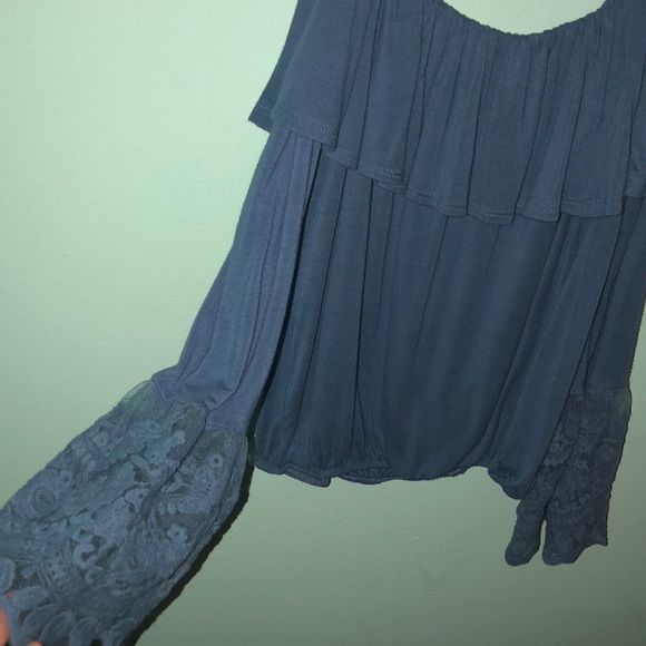 Women’s blouse - Picture 2 of 2
